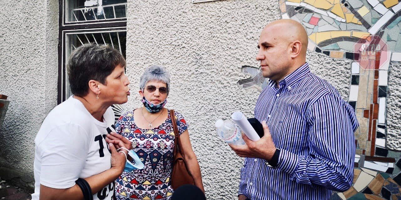  Люди підозрюють, що Бега лобіює інтереси бізнесмена Антонова Фото: СтопКор