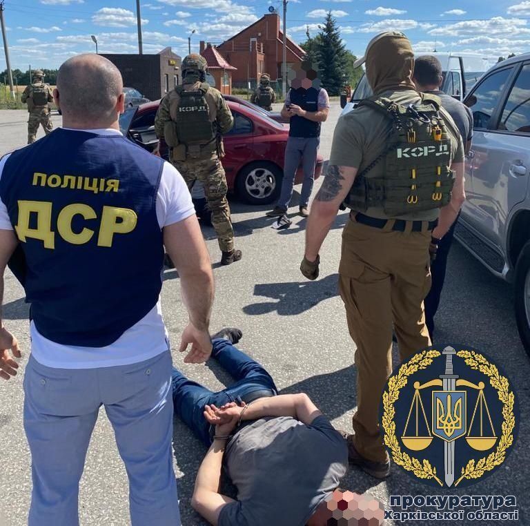 Утримували чоловіка в заручниках та вимагали 20 тис. доларів США: викрито групу осіб (ФОТО)