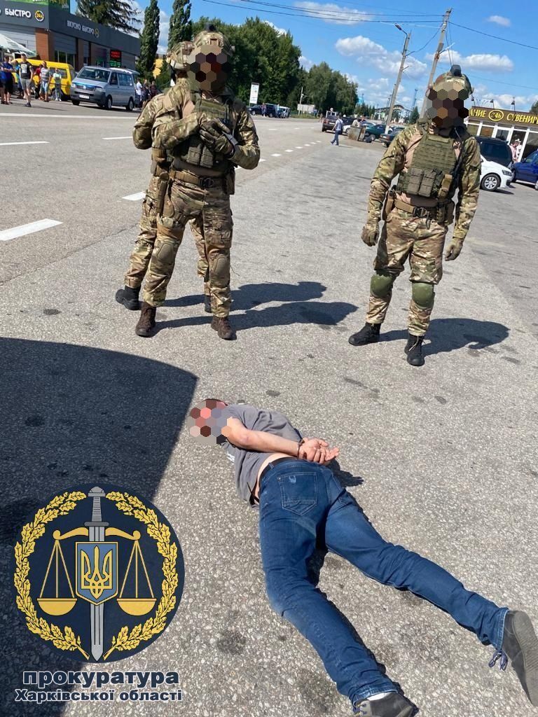 Утримували чоловіка в заручниках та вимагали 20 тис. доларів США: викрито групу осіб (ФОТО)