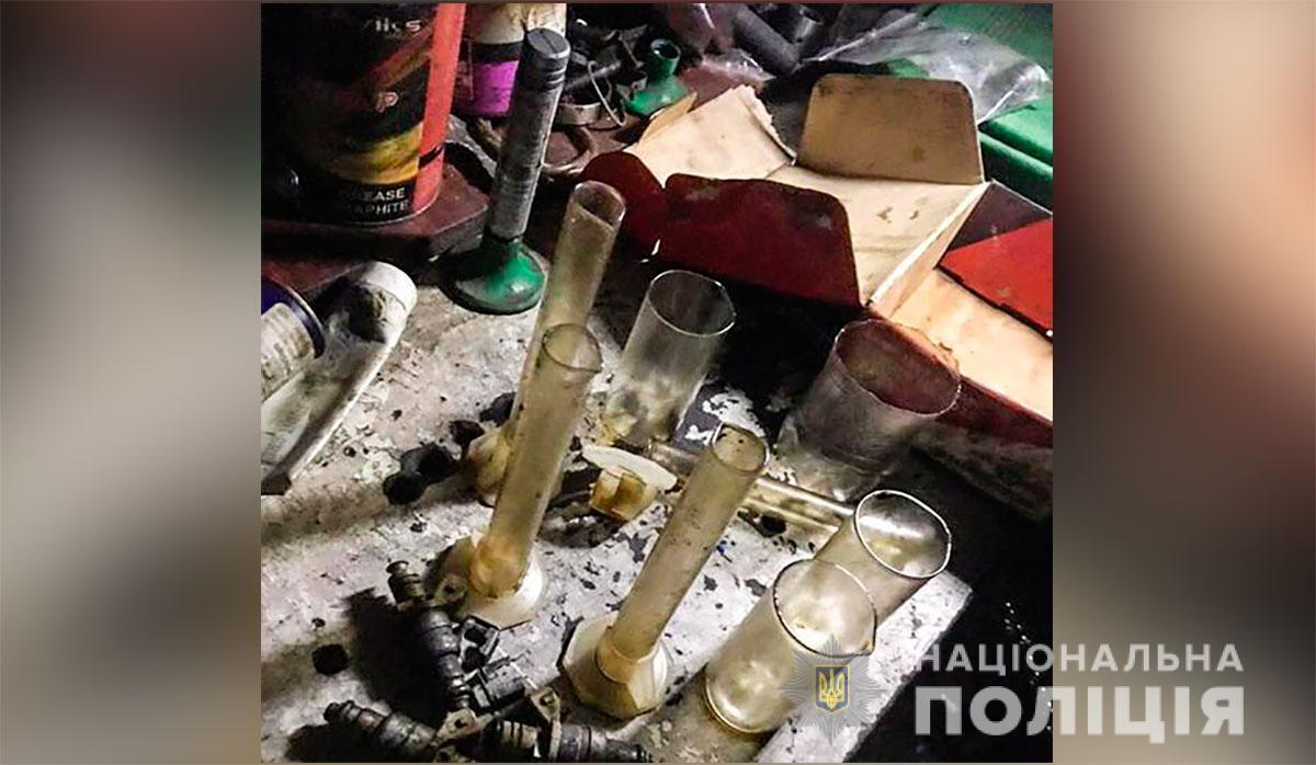 Наркоділкам з Кременчука детективи поліції Полтавщини інкримінують створення злочинної організації, використання кримінальних коштів і зброї
