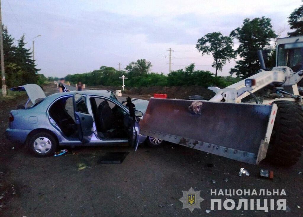 У Бахмутській оперзоні внаслідок двох аварій двоє людей загинуло, четверо – травмовано. Поліція розслідує обставини подій