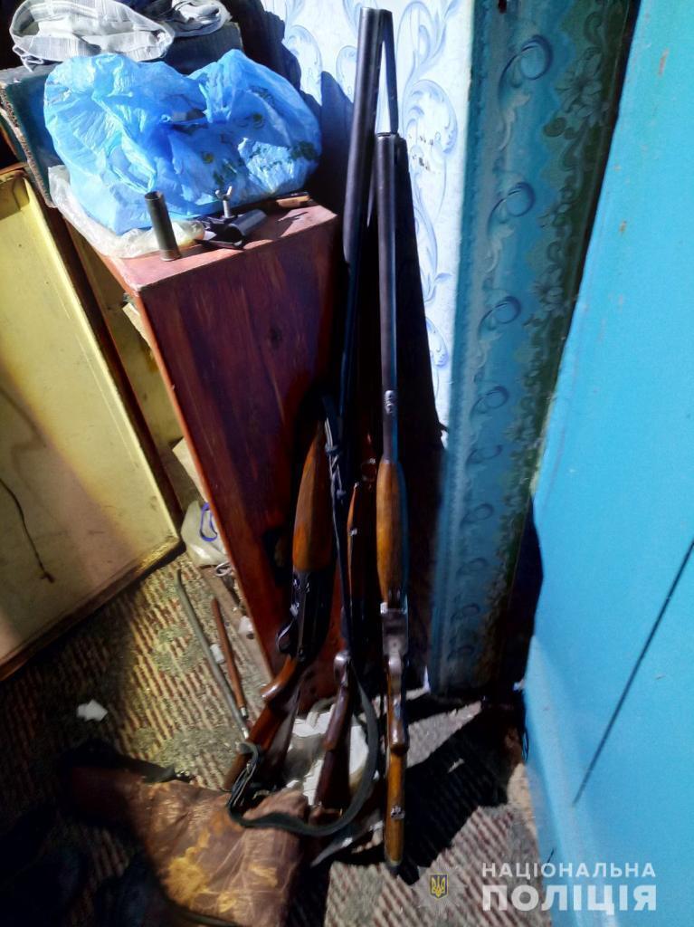 Поліція викрила злочинну організацію, учасники якої незаконно збули чотири тонни пороху з казенного підприємства (ВІДЕО)