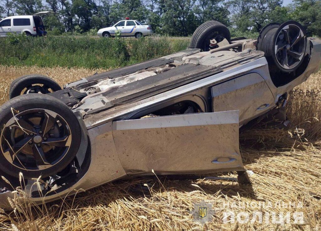 У Бахмутській оперзоні внаслідок двох аварій двоє людей загинуло, четверо – травмовано. Поліція розслідує обставини подій