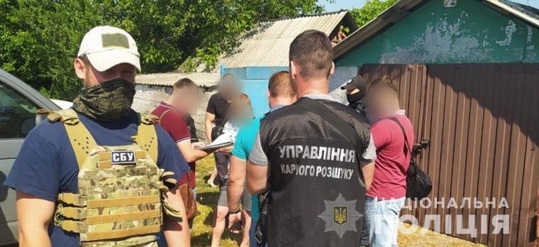 На Луганщині правоохоронці затримали торговців боєприпасами