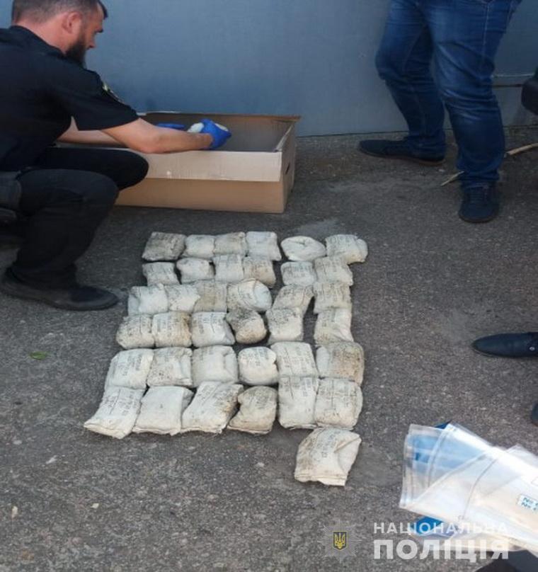 На Луганщині правоохоронці затримали торговців боєприпасами