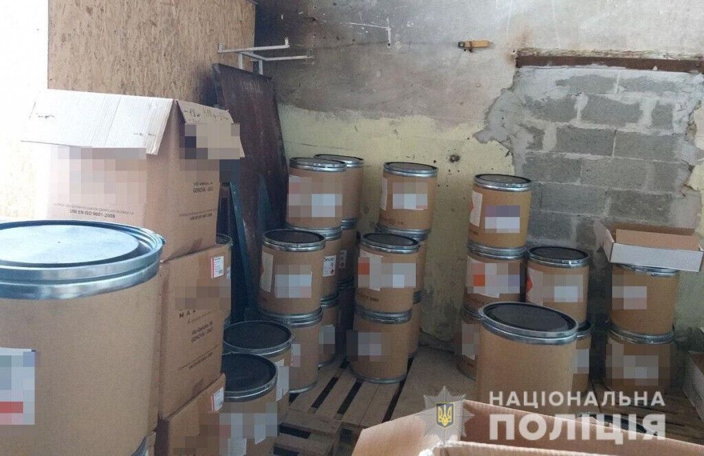 Поліція викрила злочинну організацію, учасники якої незаконно збули чотири тонни пороху з казенного підприємства (ВІДЕО)