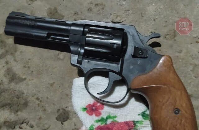 На Львівщині чоловік вистрелив у дружину