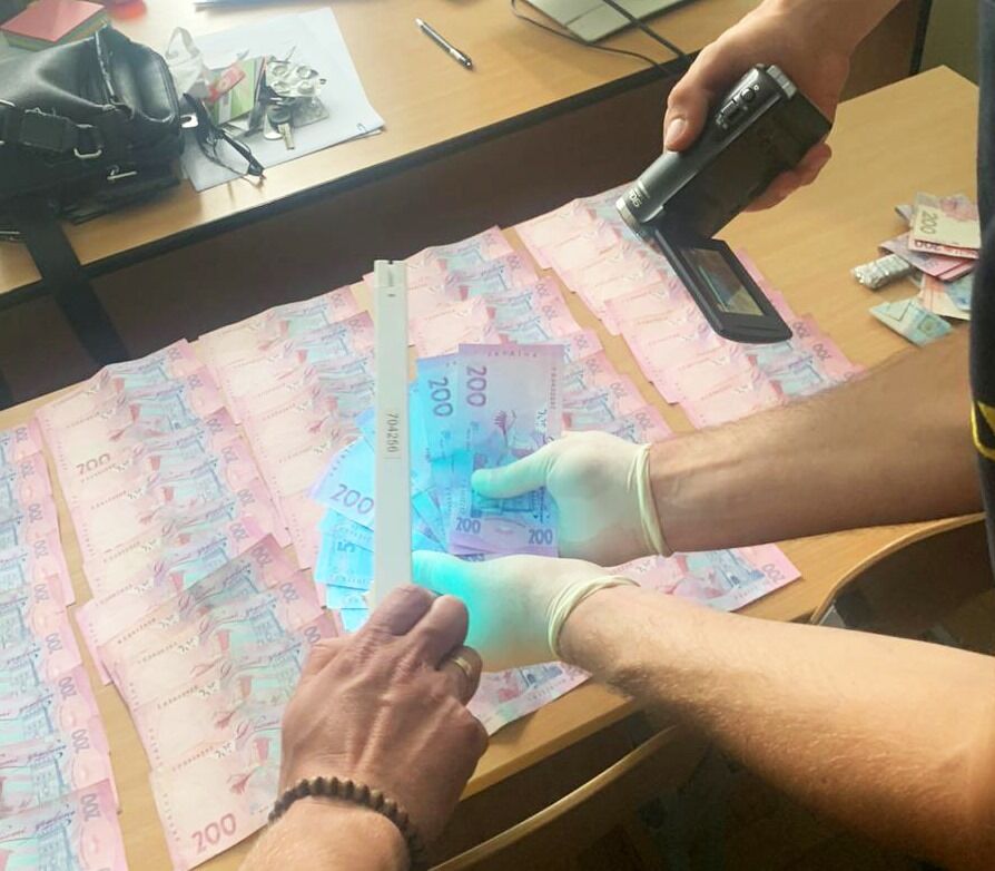 Посадовця державного підприємства на Волині підозрюють в  отриманні 10 тис грн хабара (ФОТО)