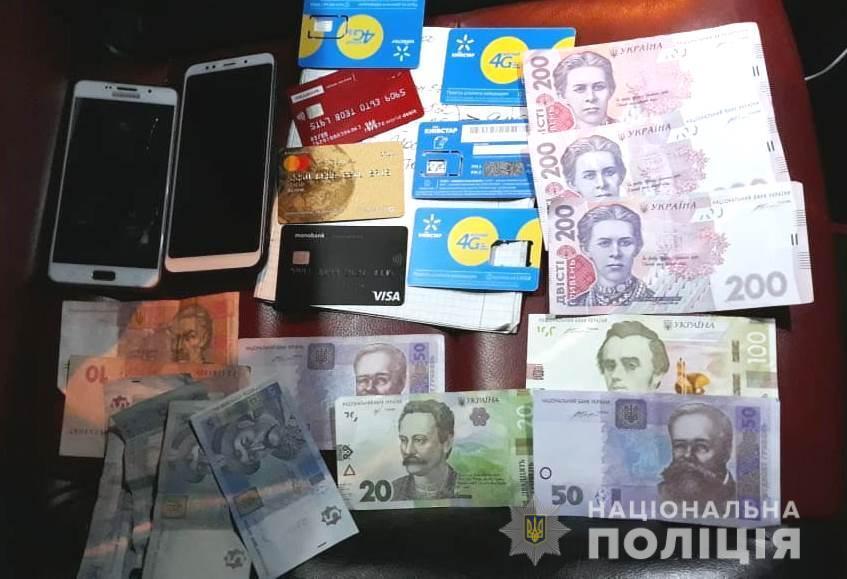 На Одещині викрили групу сутенерів, які утримували в центрі Одеси підпільні борделі