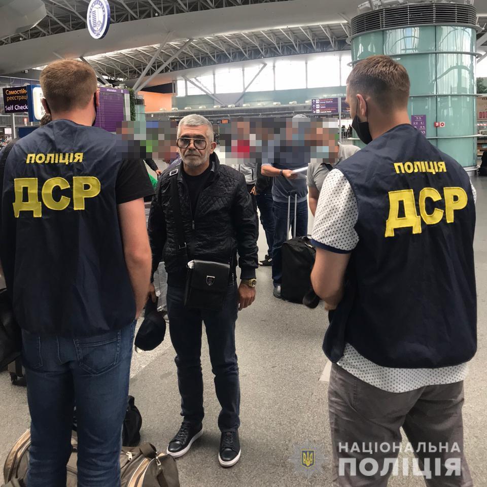 Кримінального «авторитета» на прізвисько «Дід» видворено за межі України