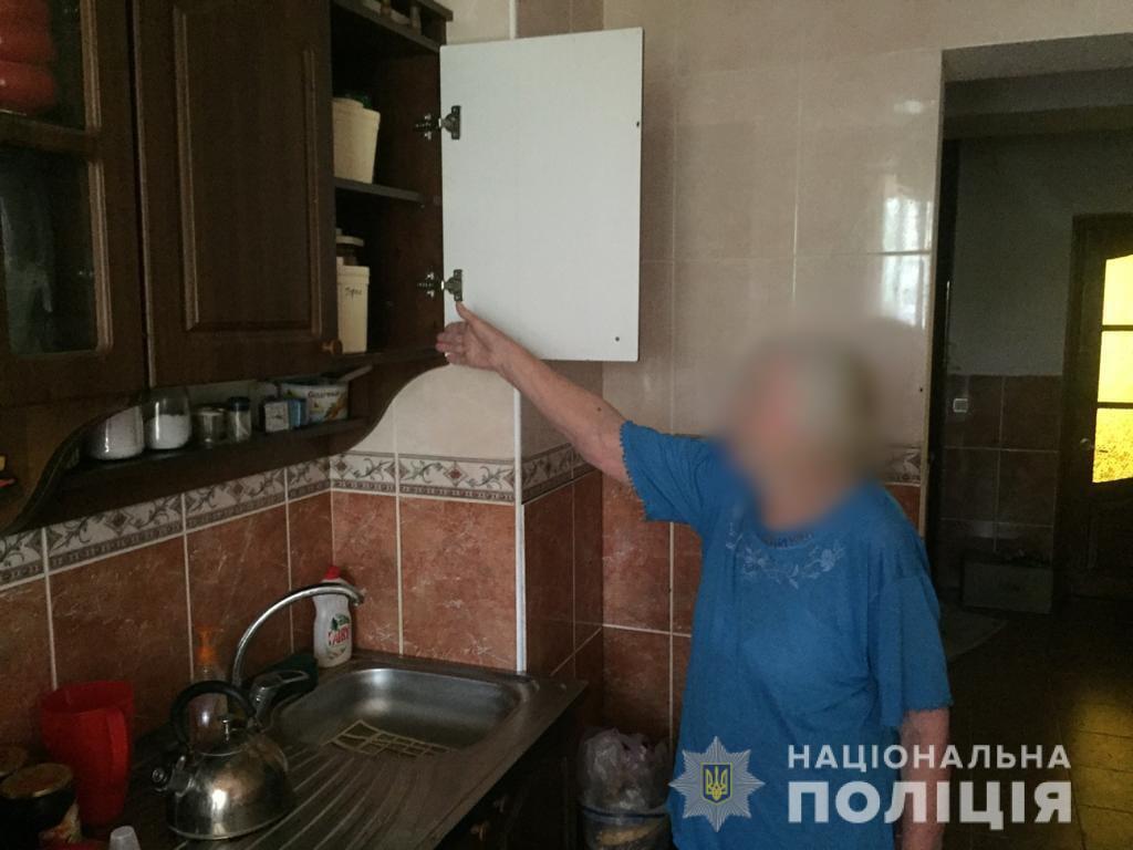 Арцизькі поліцейські викрили підозрюваного у крадіжці чотирьох тисяч гривень у пенсіонерки