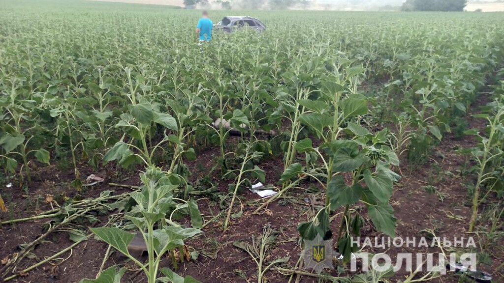 Поліція розслідує ДТП з перекиданням, у якій загинула одна людна і ще четверо постраждали