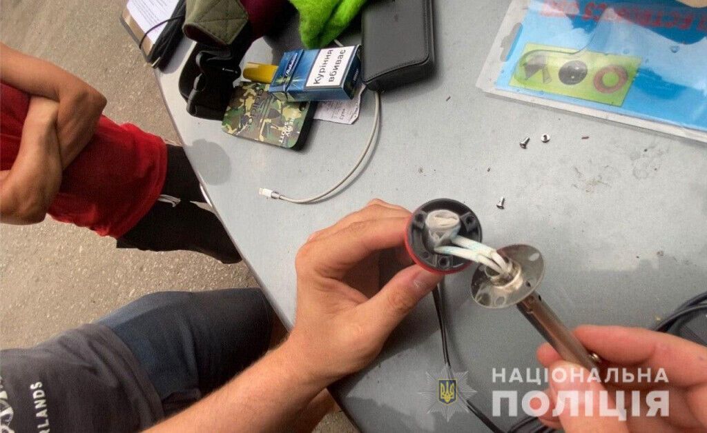 Селидівські поліцейські двічі за добу вилучали замасковані наркотики