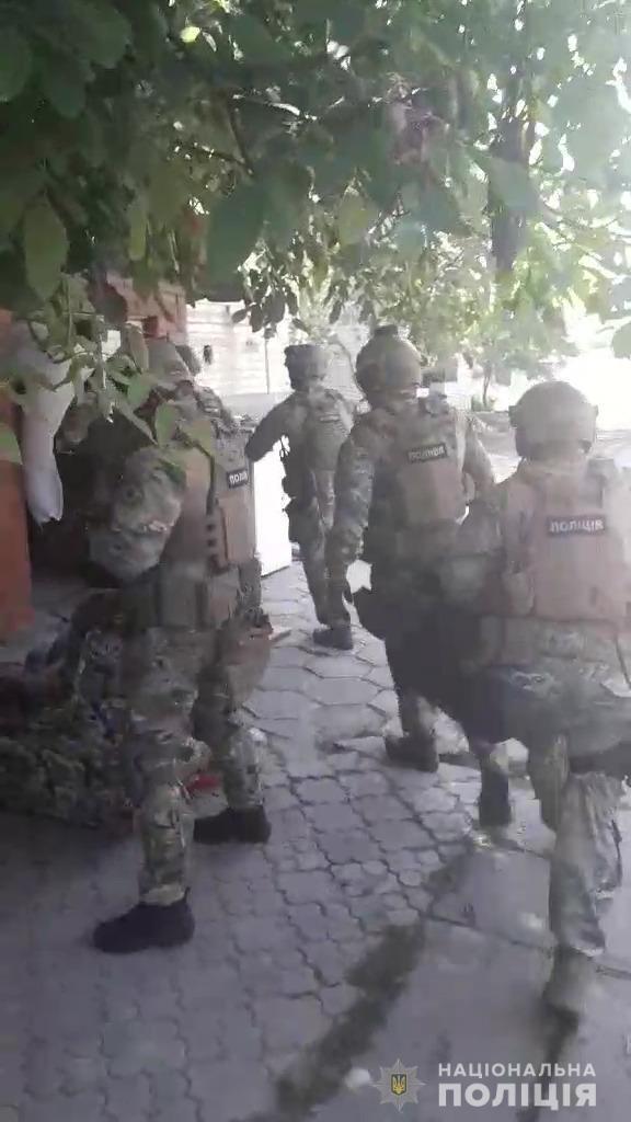 На Дніпропетровщині поліцейські затримали групу наркозбувачів