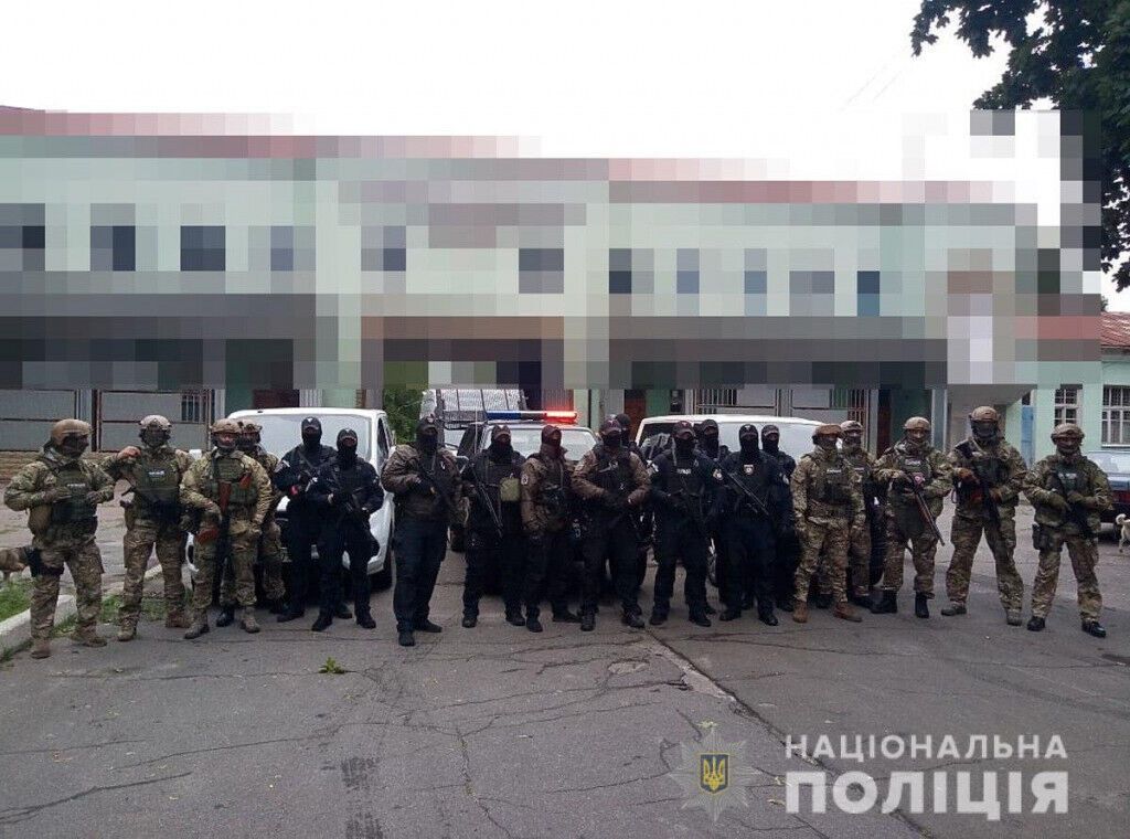 Поліція викрила злочинну організацію, учасники якої незаконно збули чотири тонни пороху з казенного підприємства (ВІДЕО)