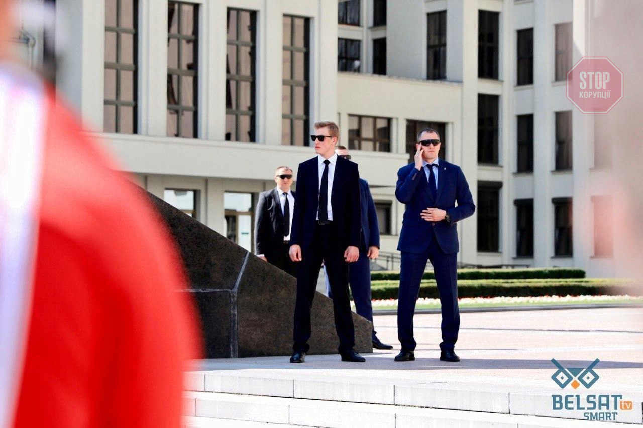 Протести в Білорусі: Лукашенко молодший підтримав батька (фото)