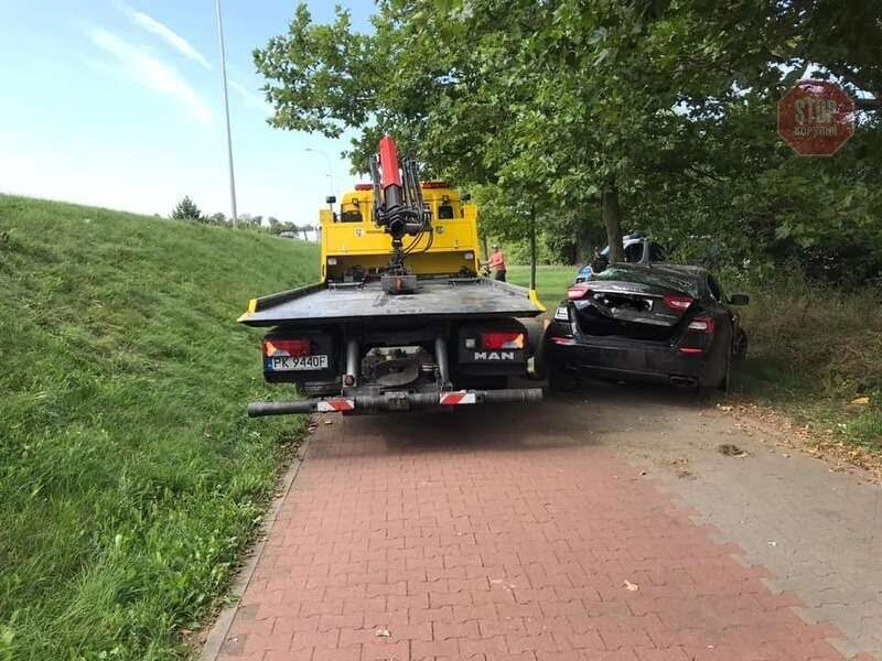 У Польщі молодий українець за кермом ''Maserati'' спричинив ДТП, є постраждалі (фото)