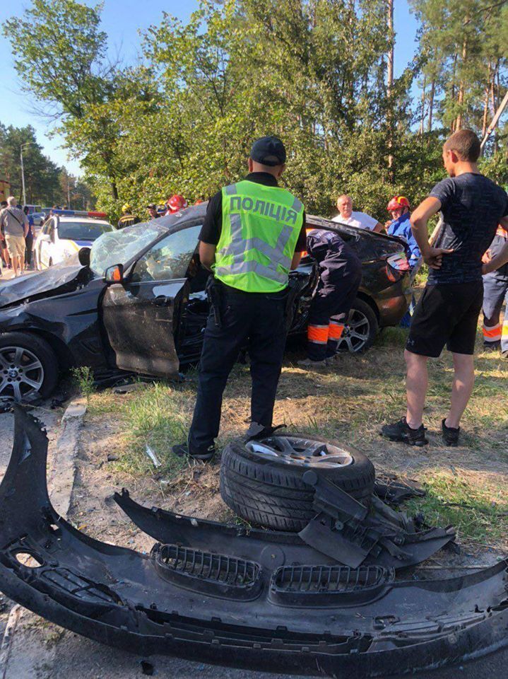 У Києві дві BMW зіткнулися в лоб – троє людей загинули на місці
