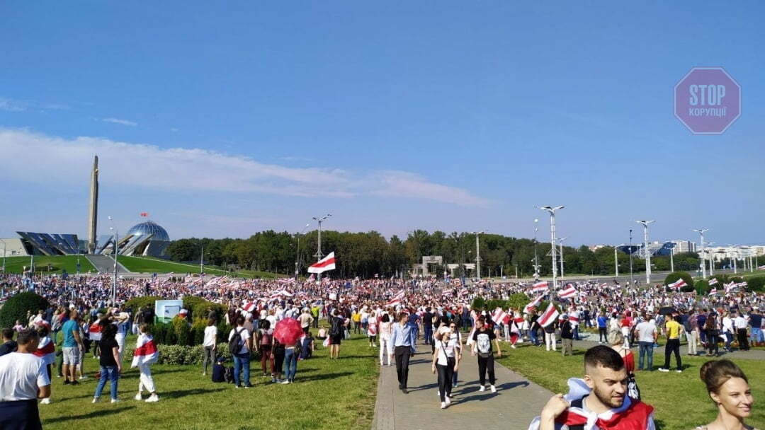 Недільні протести в Білорусі тривають, є затримані (фото, відео)