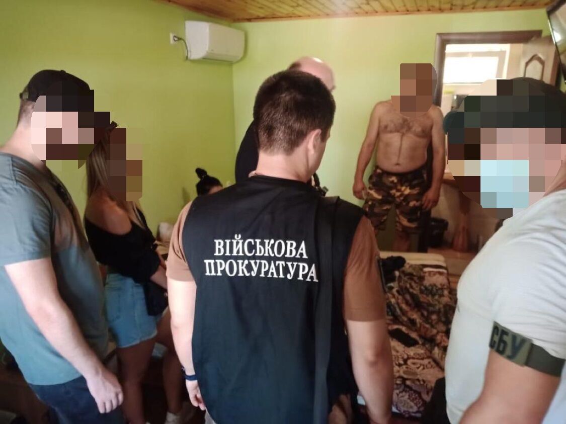 Мільйонний «відкат» за медичні маски для військових - посадовця командування Медичних Сил ЗСУ взято під варту з заставою у майже 13 млн грн (ФОТО)