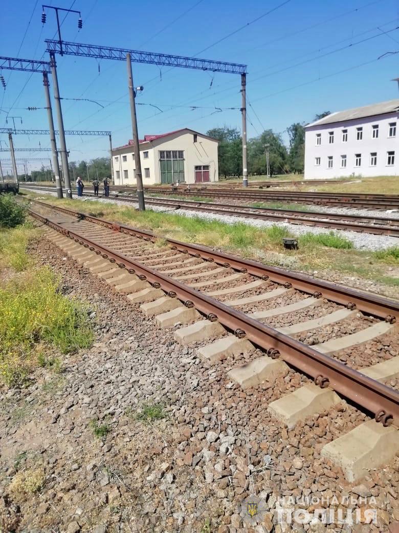 Поліцейські встановлюють обставини загибелі чоловіка на залізниці в Біляївському районі