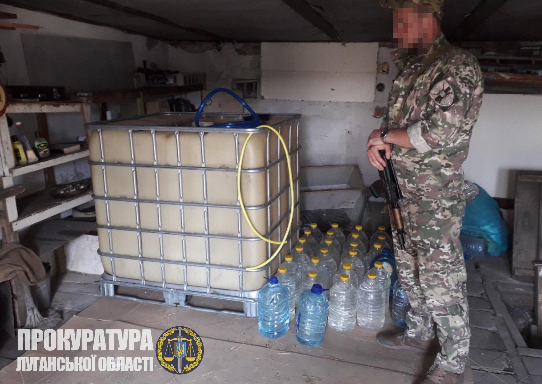 На Луганщині викрили підпільне виробництво та точки продажу фальсифікату – вилучено 1300 літрів сурогатного алкоголю (ФОТО)