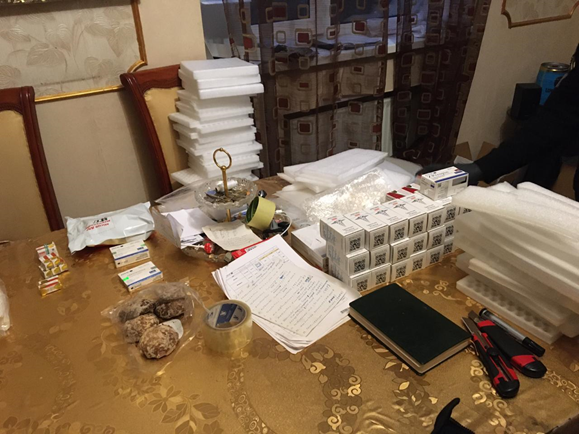 Сильнодіючі речовини зі Східної Азії під виглядом косметики, побутової хімії та продуктів харчування: на Дніпропетровщині припинено діяльність контрабандистів