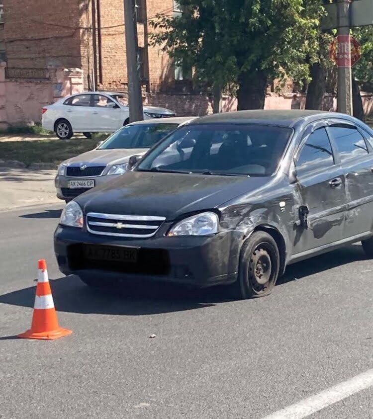 У Харкові сталася ДТП за участю автомобіля швидкої медичної допомоги (фото)
