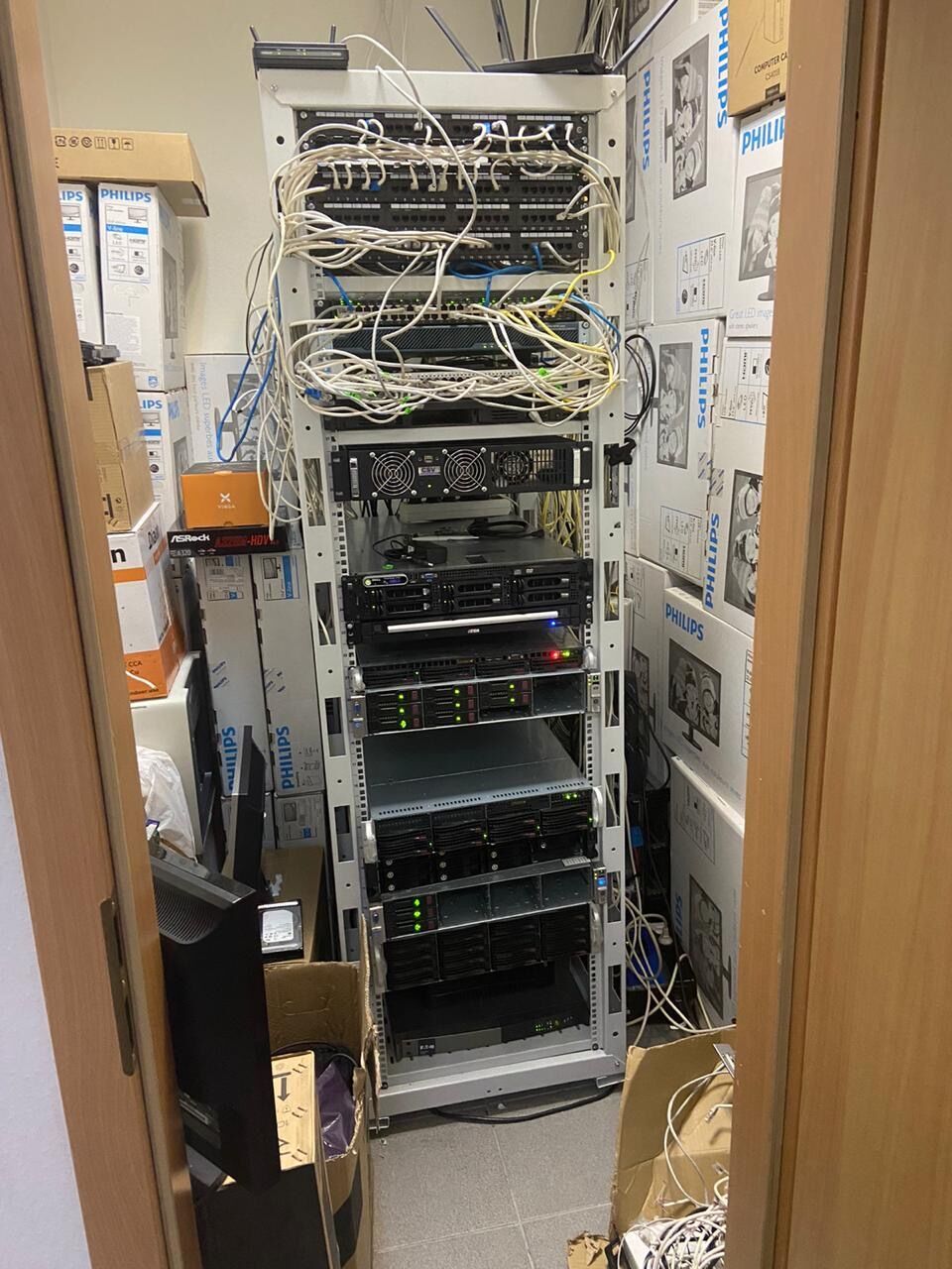 Закупівля комп’ютерів зі збитками державі майже 8 млн грн - повідомлено про підозру членам організованої групи (ФОТО)