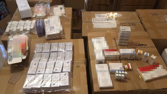 Сильнодіючі речовини зі Східної Азії під виглядом косметики, побутової хімії та продуктів харчування: на Дніпропетровщині припинено діяльність контрабандистів