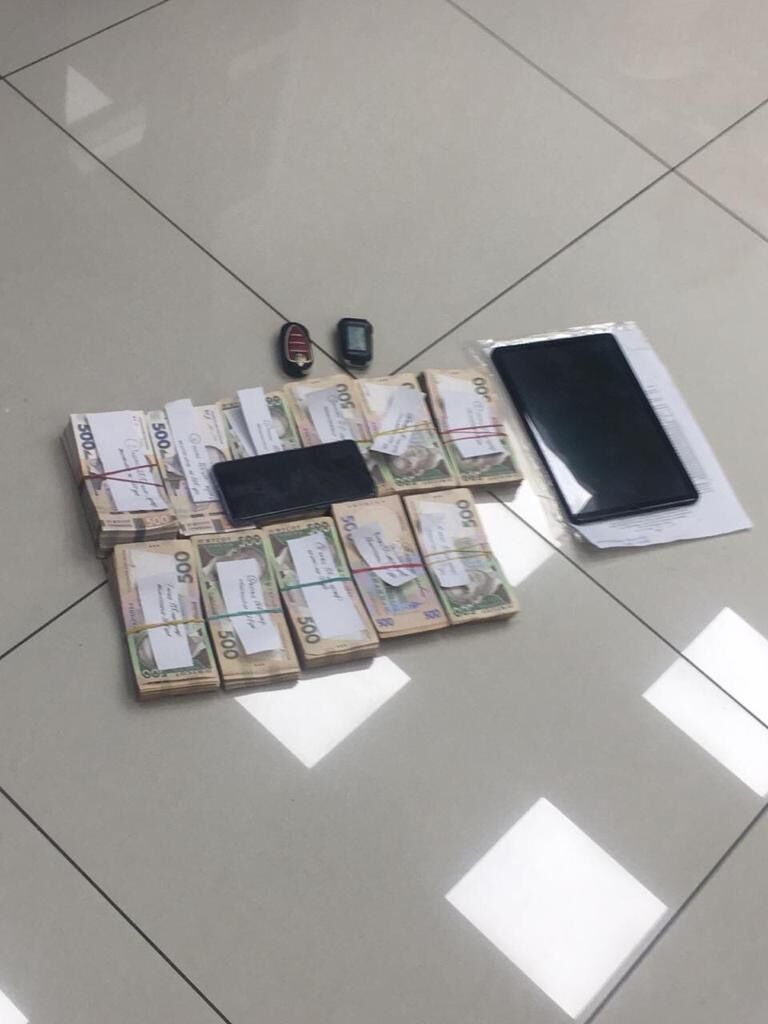 1 млн грн «відкату» за постачання медичних масок для військових – викрито посадовця Медичних сил ЗСУ