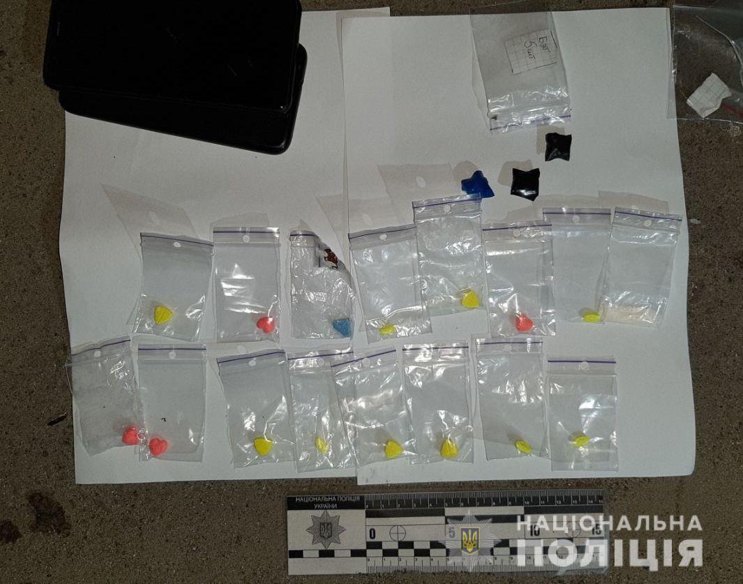 Поліцейські оголосили 41-річному одеситові підозру в незаконному збуті наркотичних засобів