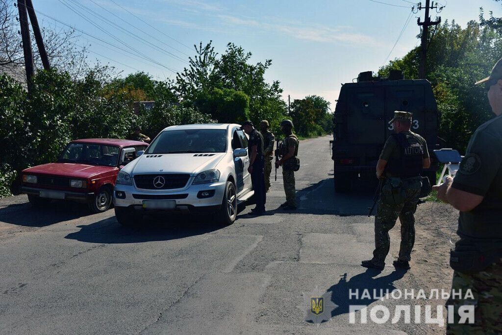 На Донеччині правоохоронці вилучили схрон боєприпасів: результат відпрацювання прифронтових населених пунктів