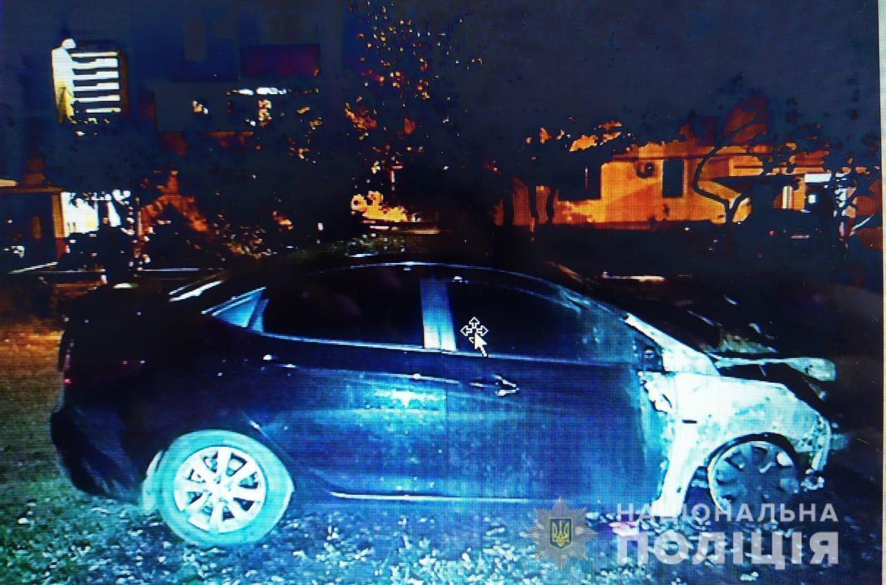 Поліцейські встановлюють обставини займання трьох автомобілів жителів Одеси