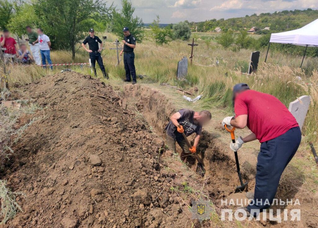 У Слов’янську поліцейські провели ексгумацію тіл загиблих під час бойових дій 2014 року