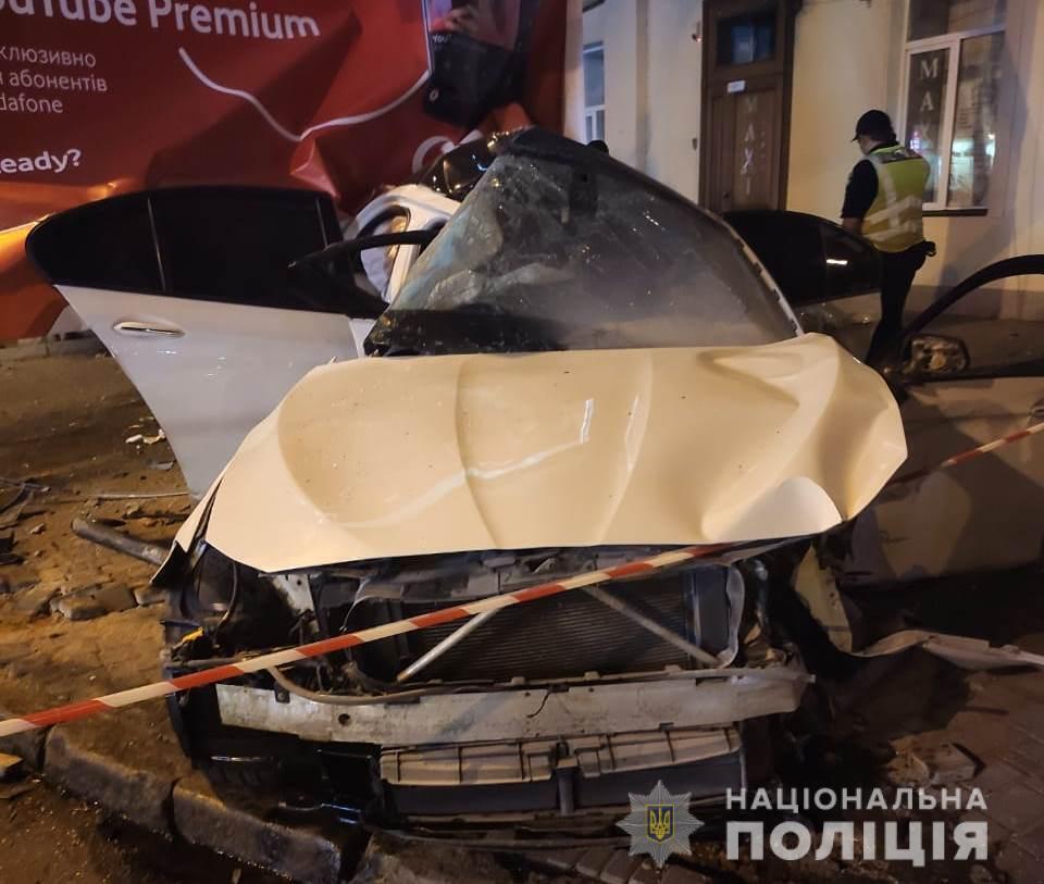 В Одесі поліцейські розслідують обставини ДТП, в якій постраждало четверо людей