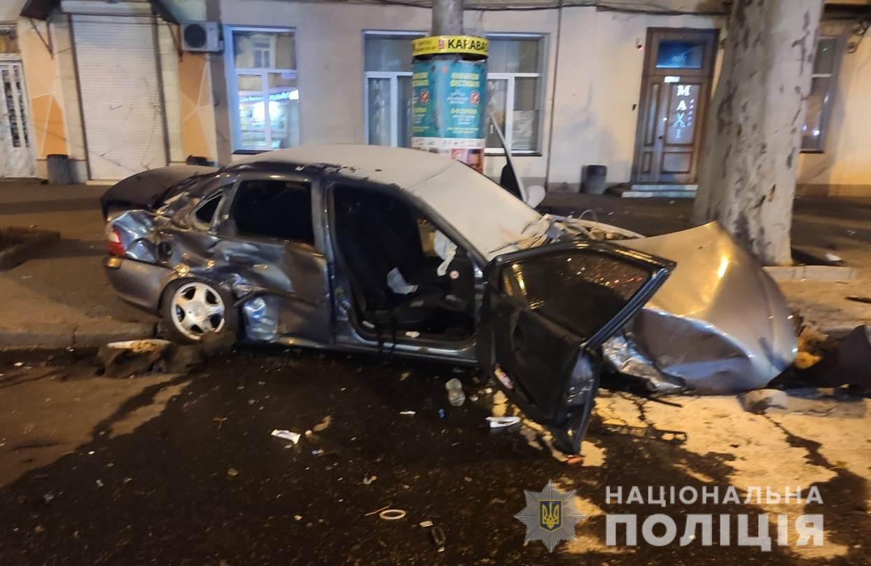 В Одесі поліцейські розслідують обставини ДТП, в якій постраждало четверо людей