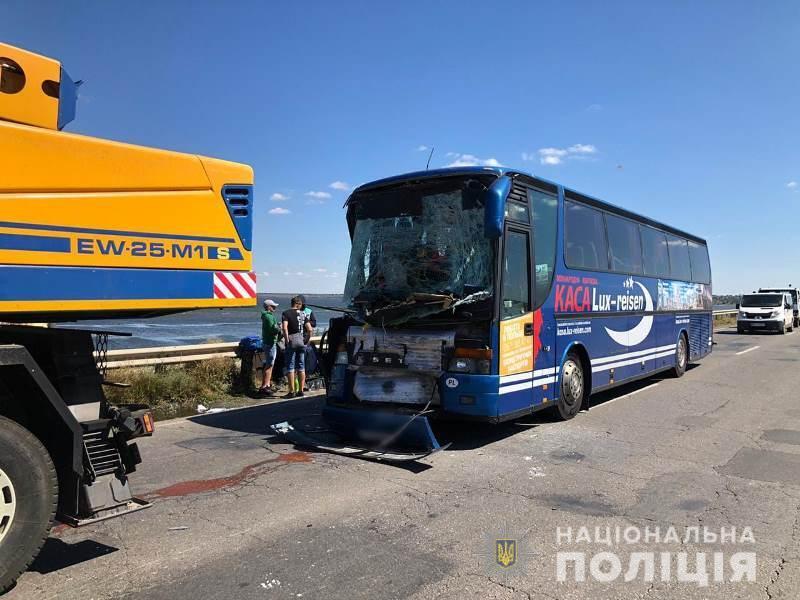 Поліцейські встановлюють обставини ДТП на трасі Одеса-Мелітополь
