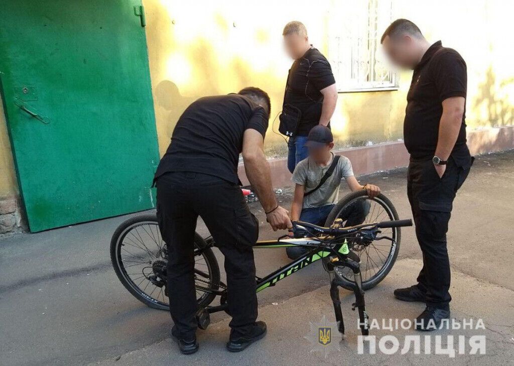 Покровські поліцейські розшукали неповнолітнього втікача, який «подорожував» на велосипеді