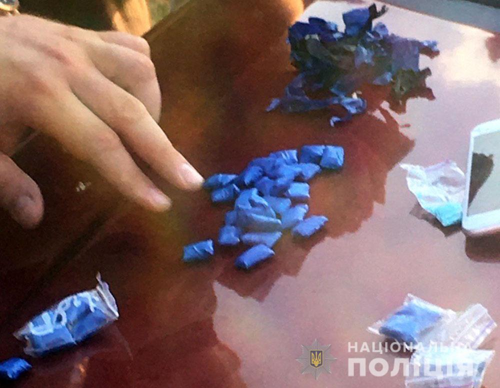 В Маріуполі бійці роти поліції особливого призначення встановили закладника наркотиків (ВІДЕО)
