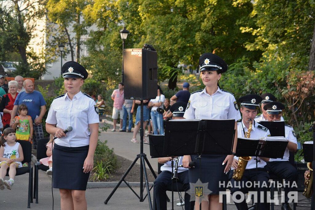 Оркестр поліції Донеччини виступив у прифронтовому Новотроїцькому