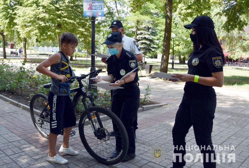 Поліція Донеччини розпочала профілактичну акцію «Будь видимим на дорозі»