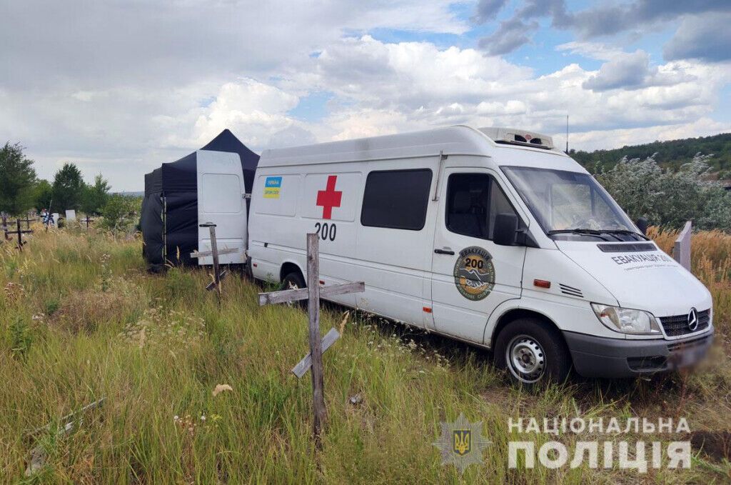 У Слов’янську поліцейські провели ексгумацію тіл загиблих під час бойових дій 2014 року