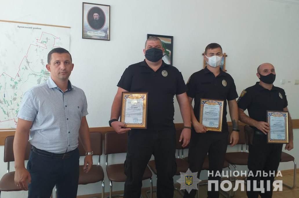 В Арцизькому відділі поліції відзначили п’ятьох офіцерів за професійну майстерність під час затримання правопорушника