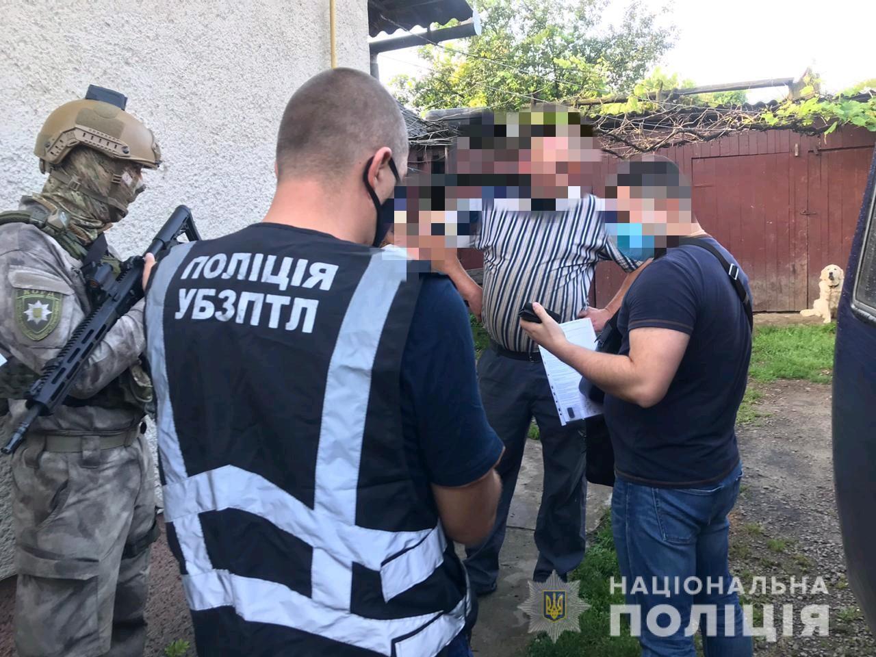 Нацполіція викрила злочинну групу у незаконному переправленні іноземців до країн ЄС