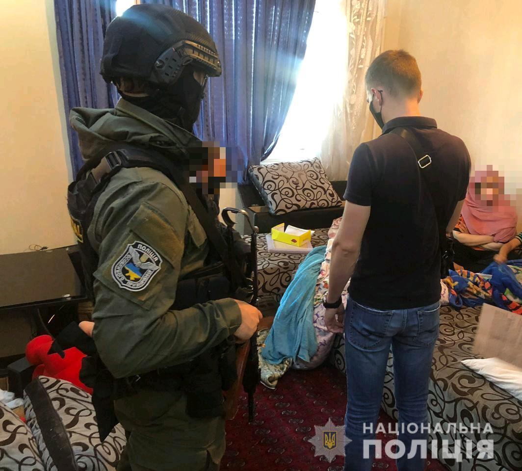 Нацполіція викрила злочинну групу у незаконному переправленні іноземців до країн ЄС