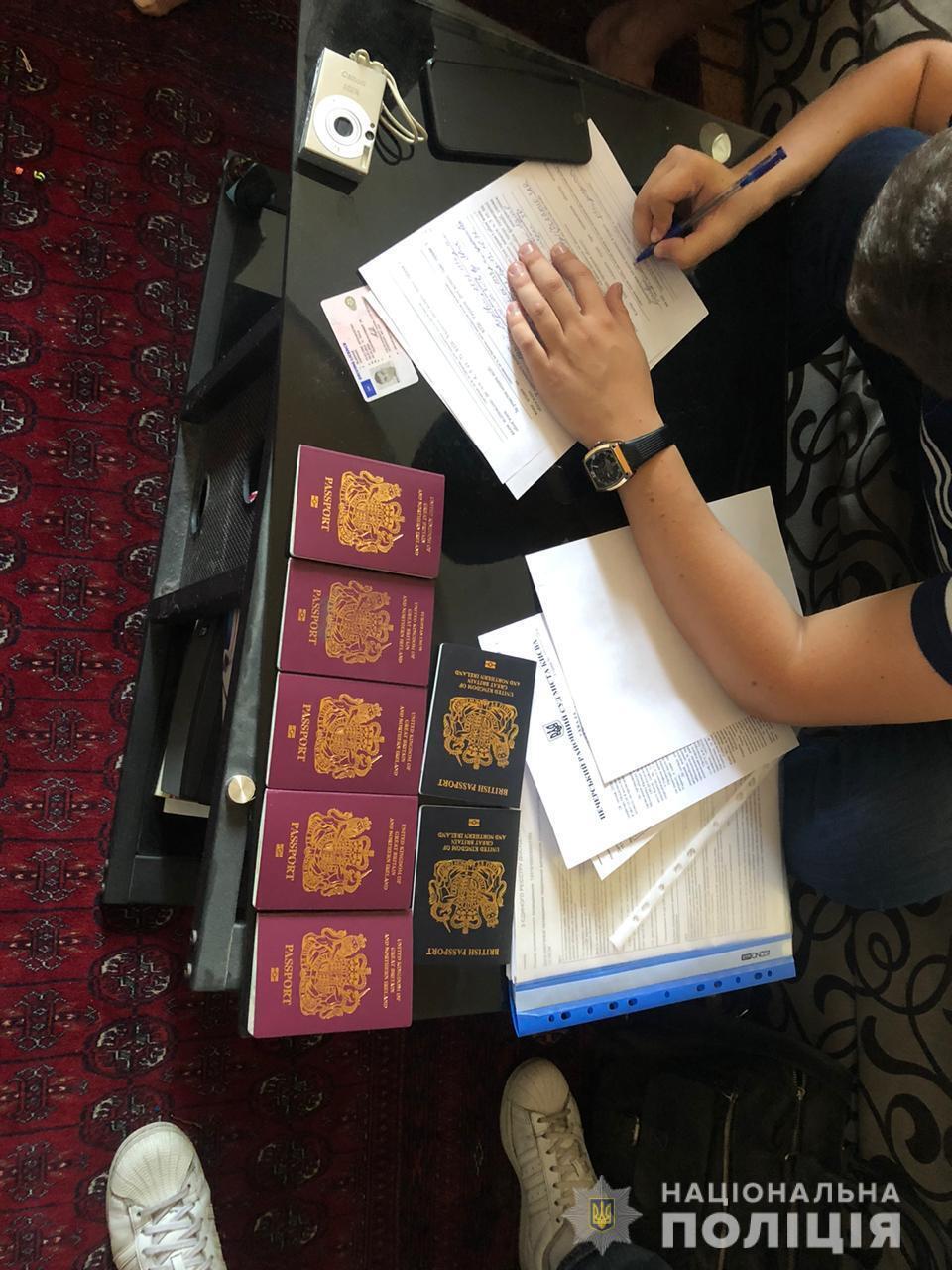 Нацполіція викрила злочинну групу у незаконному переправленні іноземців до країн ЄС
