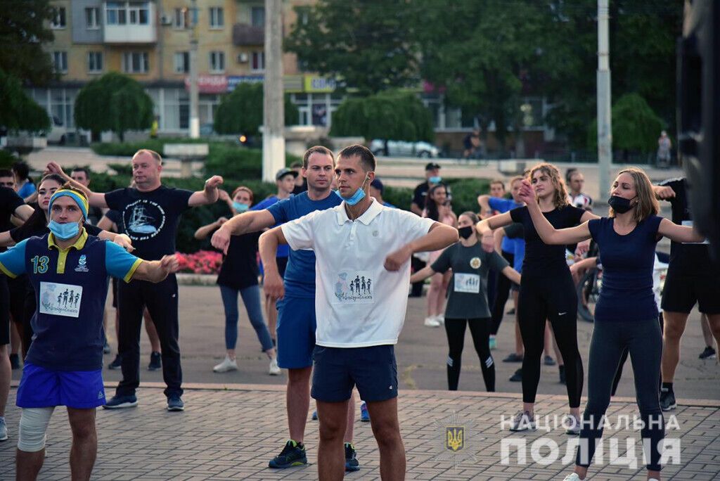 Поліцейські Донеччини підтримали маленького Єлисея забігом «За життя»