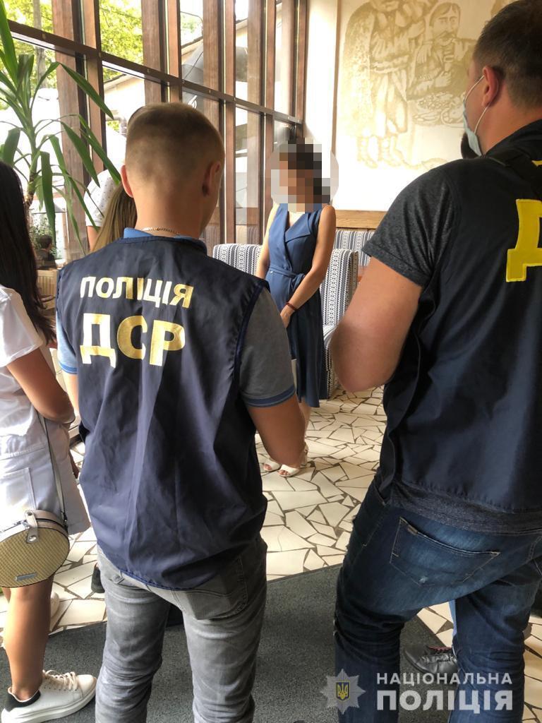 На Одещині поліція викрила в отриманні неправомірної вигоди посадовицю обласного управління Держпраці