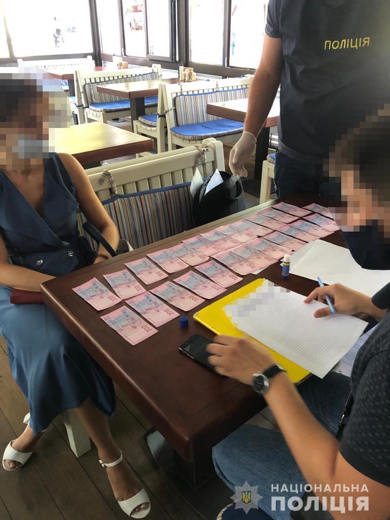 На Одещині поліція викрила в отриманні неправомірної вигоди посадовицю обласного управління Держпраці